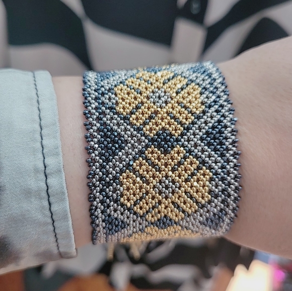 Fringe Bracelet Gold Gray Platinum - Picture 2 of 6